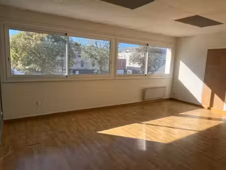local commercial sautron centre ville 33 m2