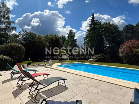 aux portes du mans ! maison familiale avec 6 chambres  implantée sur son terrain de 2900m²