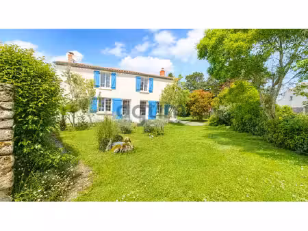 maison en pierres de caractère à la campagne le poiré-sur-