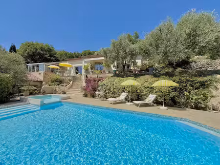 tourrettes sur loup : belle propriété de 220 m2 composée de