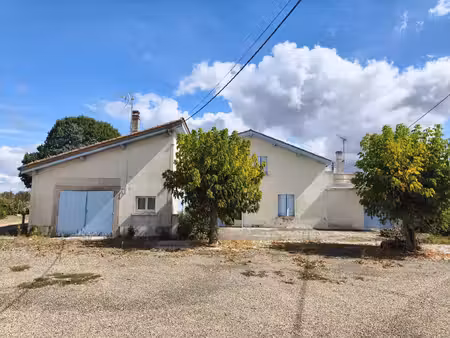 maison en pierre avec dépendances