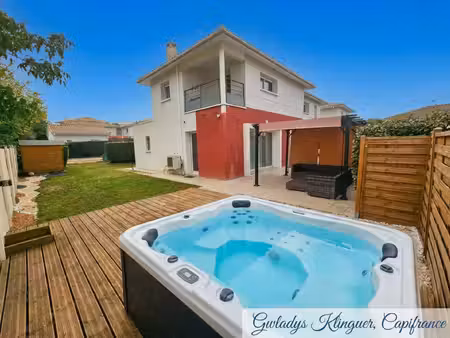 bassens – une très jolie maison familiale dans un état impeccable avec jardin  garage  spa