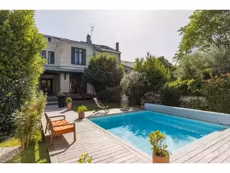 maison de maître rénovée avec maison d'invités  piscine et garages