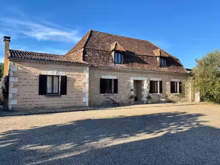 magnifique ferme restaurée avec lac et piscine près de bergerac  en dordogne.