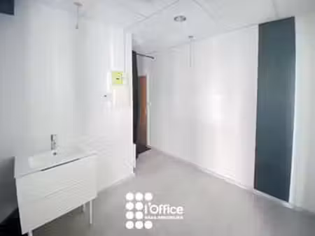 location bureaux et commerces aux sables-d'olonne (85100) : à louer / 61m² les sables-d'ol