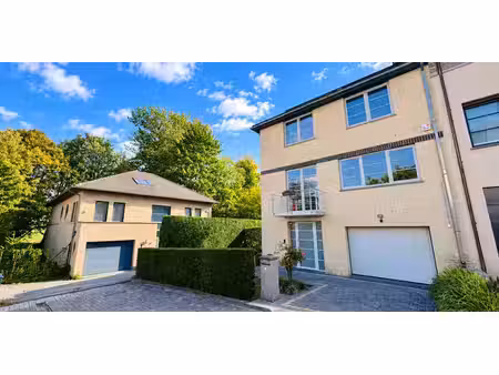 maison à louer à berchem-sainte-agathe pour € 3.850 avec 7 chambres à coucher