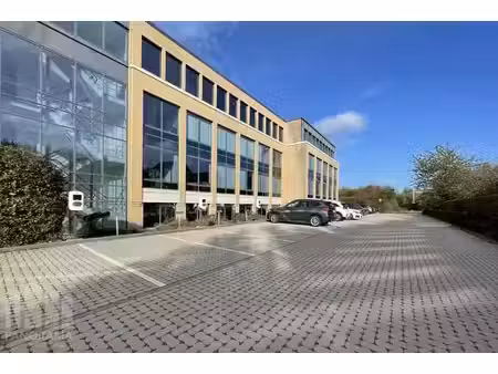 bureau de 371 m² avec visiblité du r0