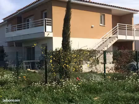 la fare les oliviers aix t2 47m2 parkings balcons