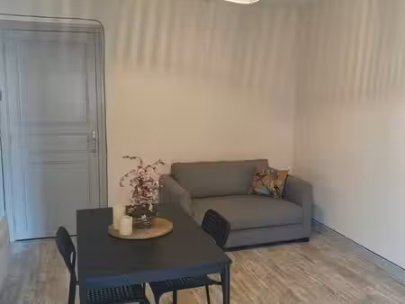 t2 meublé 33 m² avec terrasse – centre-ville