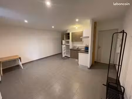 pamiers loue appartement t2 avec terrasse