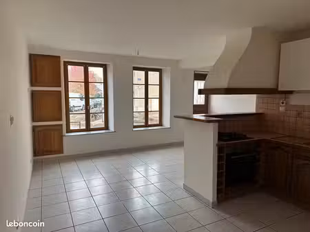 appartement en rez-de-chaussée à floing