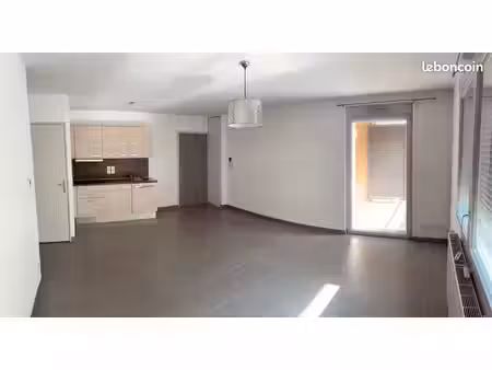 a louer agréable t2 dans immeuble récent