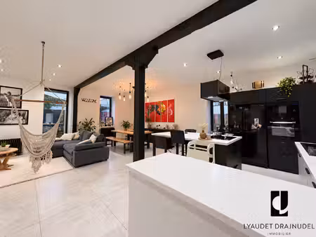 appartement roanne 4 pièces 130.94 m2 - cour privative et garage