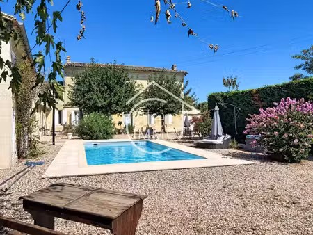saint emilion : maison girondine en pierre avec piscine et gîte