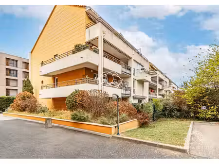 villeurbanne – gratte-ciel / poulettes – t3 de 66m²
