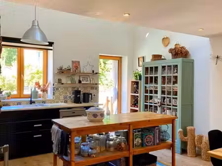 maison familiale de 4 chambres + bureau avec jardin  piscine et