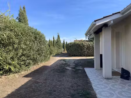 maison individuelle avec jardin et garage