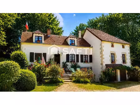 moulin de caractère avec bief  roue et dépendances