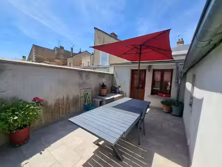charmante maison de ville avec cour et garage