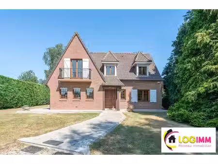 superbe propriété de 243 m² sur environ 5 000 m² de terrain