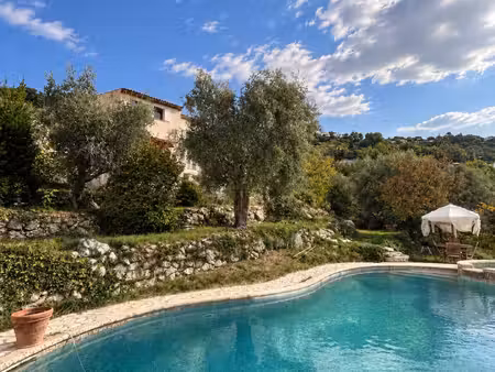saint-jeannet – propriété de caractère avec piscine  oliveraie et aperçu mer