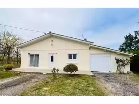 en campagne avec une jolie vue  maison entièrement restaurée avec jardin et garage
