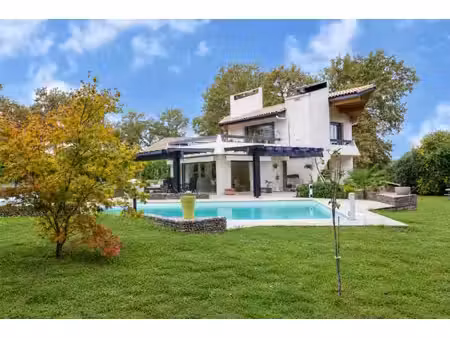 proche de mont de marsan  élegante villa d'architecte de 286m2 avec piscine et parc de 6 2