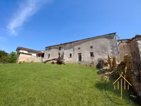 corps de ferme de caractère à rénover : grand potentiel d'am?