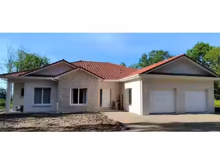 rare  magnifique maison de 2025 sur plus de 7 ha de terrain