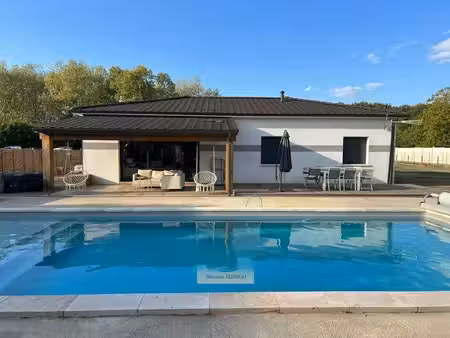 villa comtemporaine avec piscine