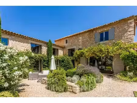 mas rénové avec grand terrain et piscine à vendre à bonnieux
