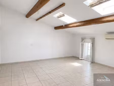 bel appartement t3 rénové au centre de marseillan