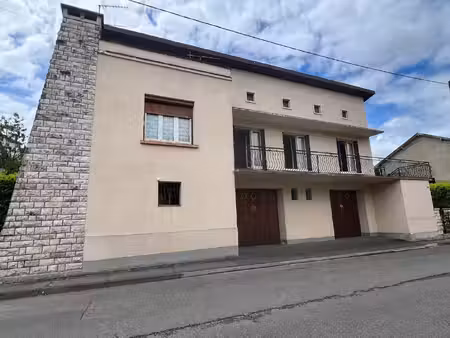 maison de ville individuelle avec garages  balcon  terrasse et j
