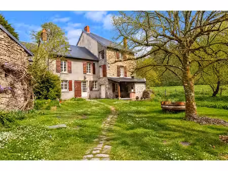 un moulin chargé d'histoire au cœur d'un écrin de verdure
