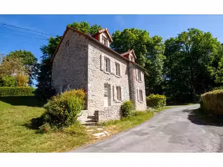 superbe maison en pierre rénovée avec grange et terrain à deux pas de guéret et de...