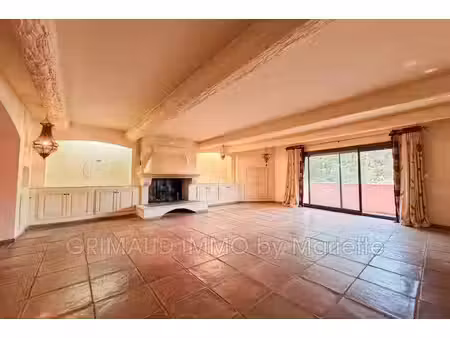 grande maison de village avec 5 chambres et 2 terrasses tropéz