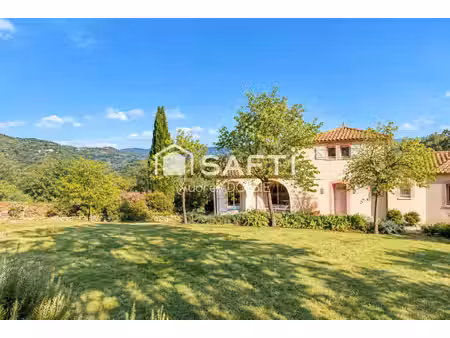 07140 : villa avec piscine et vue panoramique sur une terrain de 5825m²