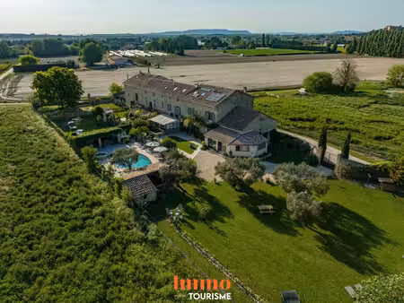 mas provençal d'exception avec parc arboré et activité tour