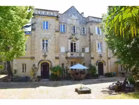 château de prestige avec maison de gardien  parc et piscine