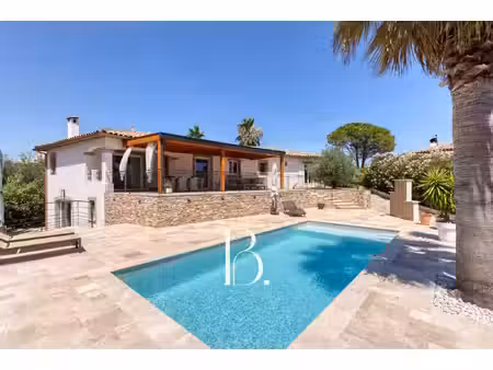 élégante villa avec piscine au coeur d'un domaine sécurisé