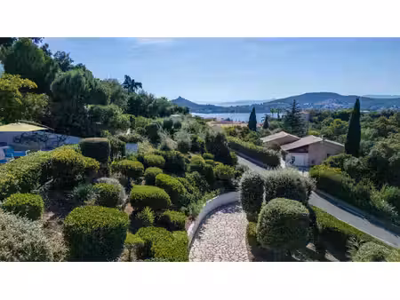 villa vue mer  7 pièces  mer à pied  agay