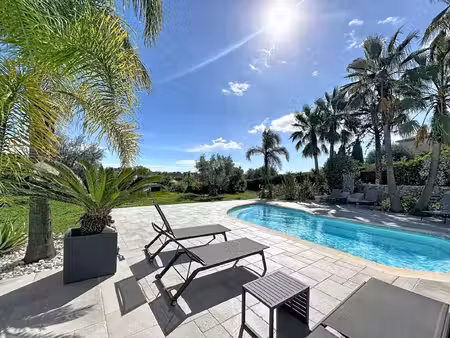 proche valbonne : élégante villa avec vue panoramique et piscine