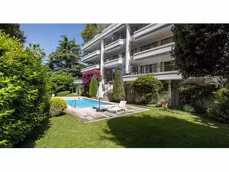 superbe appartement de 250m2 avec vue mer  à quelques pas seulement du centre ville...