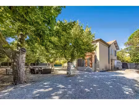 aix-en-provence   propriété rare avec grand terrain  centre-ville à pied