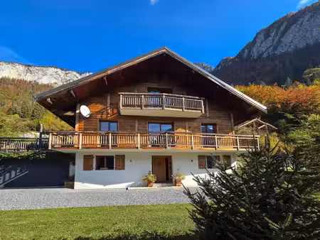 superbe chalet rénové de 5 chambres au cercle  avec vue panoramique sur les montagnes ...