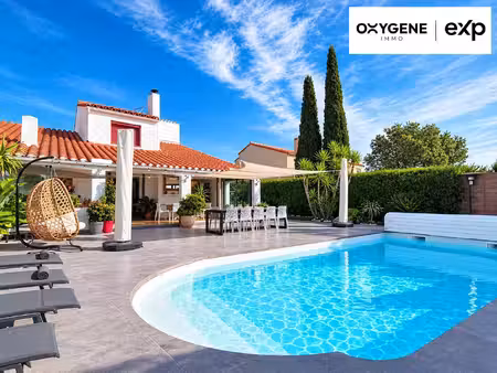 belle villa 3 faces avec piscine