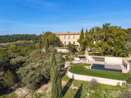 aix-en-provence . bastide de charme du xviiie siècle au cœur d'un domaine de 2 6 hectares