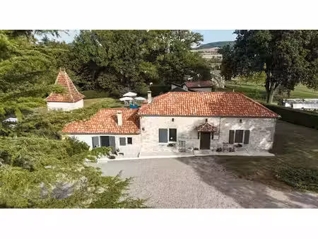 magnifique domaine avec gîte piscine dans une belle campagne
