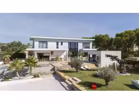 villa contemporaine avec piscine à débordement et vue mer à carry-le-rouet