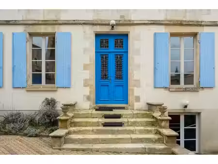 elégance bourgeoise en hyper centre : maison familiale avec jardin et garage